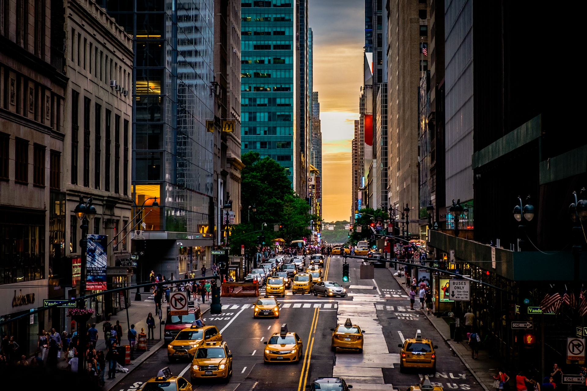 Uber Vs. Taxi In NYC: Which Is Better? | Roomi