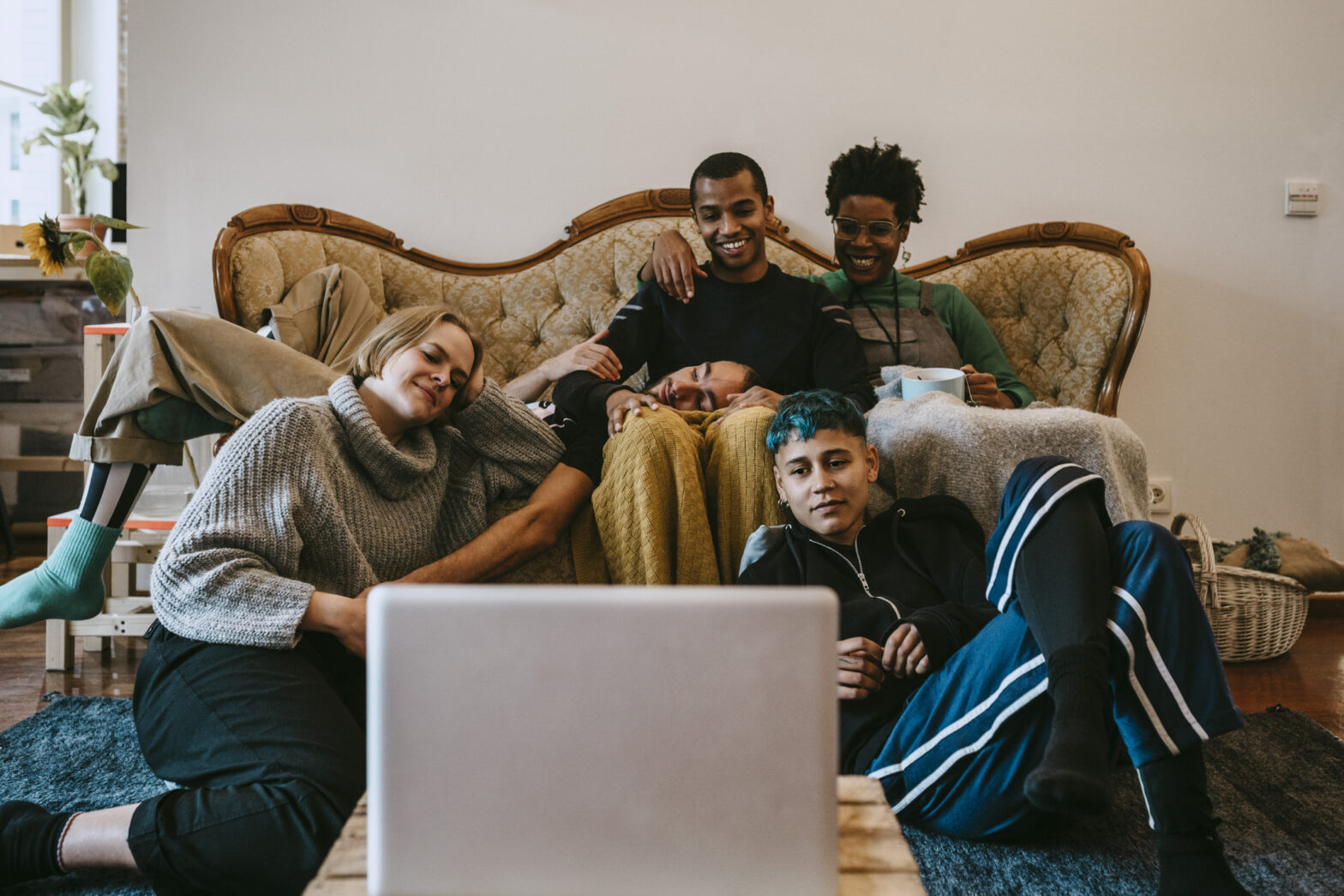 40 Questions To Ask Potential Roommates for 2024 Roomi
